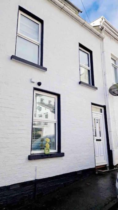 16 Stewart'S Terrace Derry City Bt48 7Lj Villa Exteriör bild